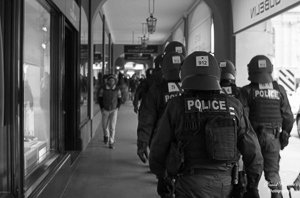 Police à la manifestation antifasciste du 17.10.15 à Bern>
